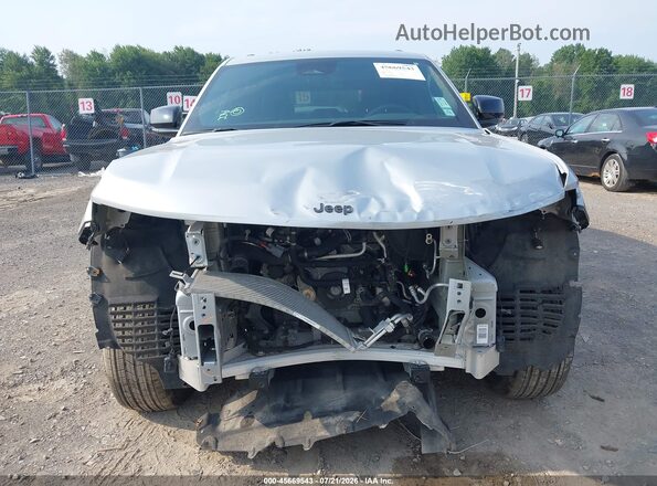 1C4RJHAG8SC320814 2025 JEEP GRAND CHEROKEE Silver Widok wnętrza z tyłu