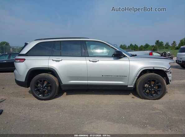 1C4RJHAG8SC320814 2025 JEEP GRAND CHEROKEE Silver Widok wnętrza 360 stopni