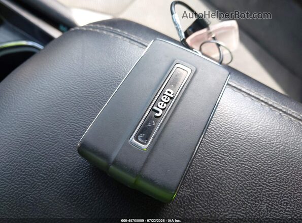 1C4RJHAGXS8699656 2025 JEEP GRAND CHEROKEE Silver Вид панелі приладів