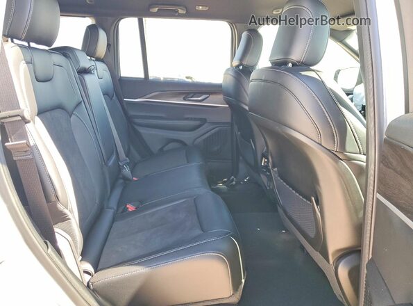 1C4RJHAR4TC242647 2026 JEEP GRAND Silver უკანა სალონის ხედი
