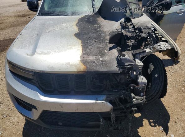 1C4RJHBG0PC612415 2023 JEEP GRAND Silver Widok wnętrza z tyłu