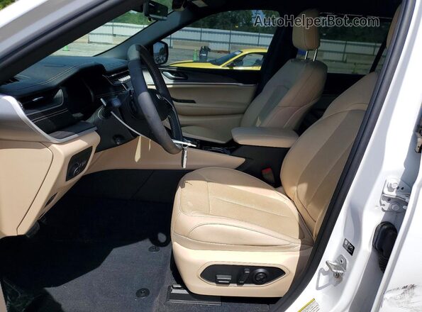 1C4RJHBG4PC500331 2023 JEEP GRAND White Front interior view