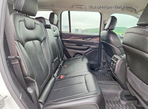 1C4RJHBG9PC533938 2023 JEEP GRAND White Vista interior trasera