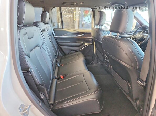 1C4RJHBR2TC239597 2026 JEEP GRAND Белый Вид задней части салона