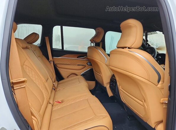 1C4RJHEG3R8581808 2024 JEEP GRAND White Rear interior view