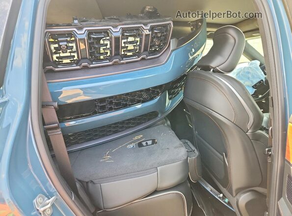 1C4RJHER9T8554895 2026 JEEP GRAND Teal Հետևի նստատեղերի տեսք