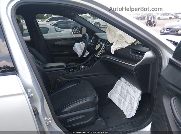1C4RJKAG2P8875619 2023 JEEP GRAND CHEROKEE L Silver Front interior view