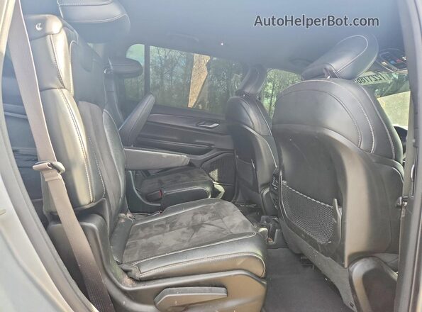 1C4RJKAG3P8873121 2023 JEEP GRAND Серебряный Вид задней части салона