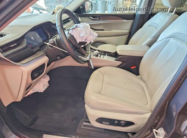 1C4RJKDG2N8560005 2022 JEEP GRAND Gray Front interior view