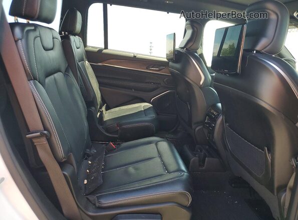 1C4RJKDG2R8521579 2024 JEEP GRAND White Rear interior view