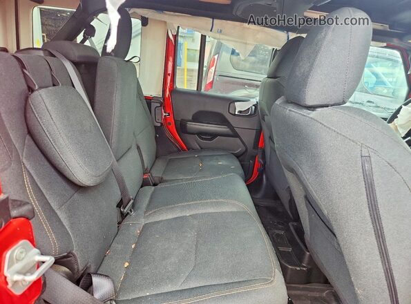 1C4RJXP60RW198709 2024 JEEP WRANGLER Red Widok tylnych siedzeń