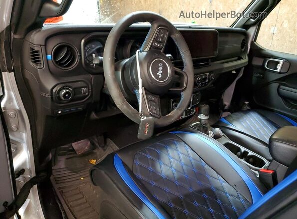 1C4RJXR68RW242470 2024 JEEP WRANGLER Silver Вид панелі приладів