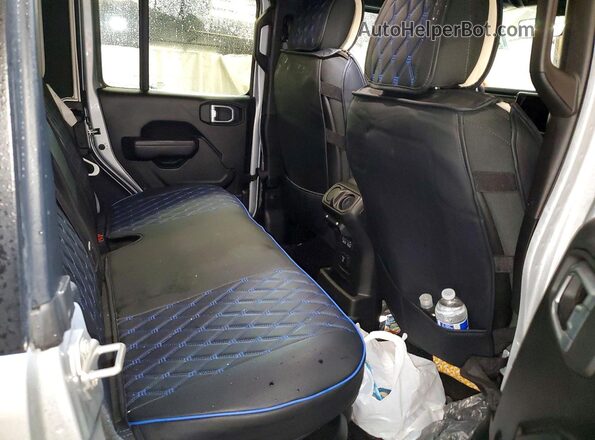 1C4RJXR68RW242470 2024 JEEP WRANGLER Silver Вид задніх сидінь