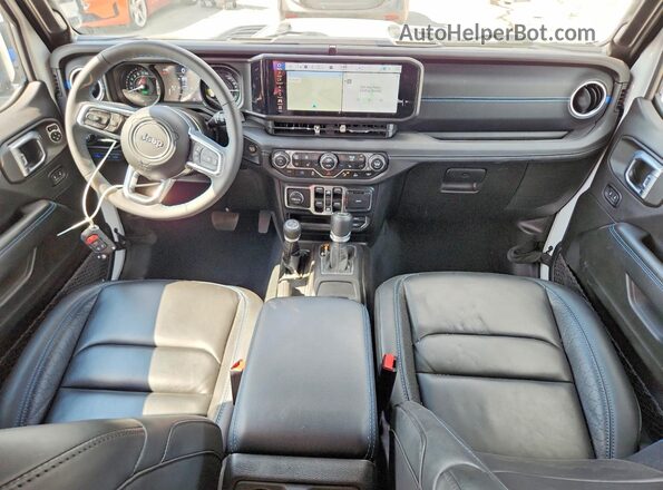 1C4RJXU68RW305557 2024 JEEP WRANGLER Белый Вид панели приборов