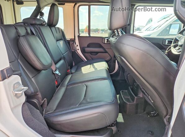 1C4RJXU68RW305557 2024 JEEP WRANGLER Белый Вид задней части салона