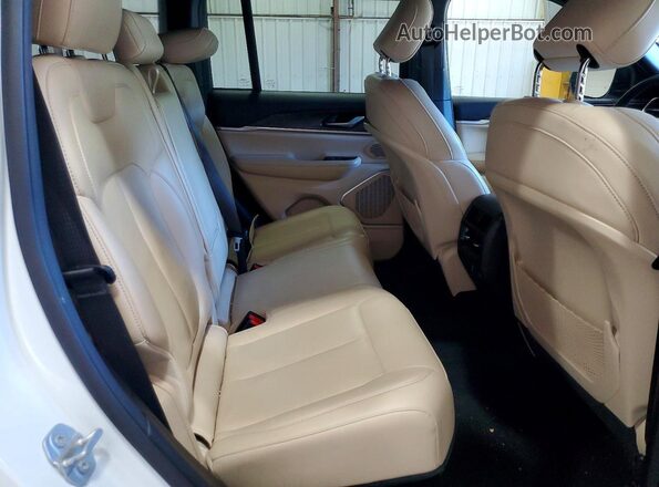 1C4RJYB66N8760155 2022 JEEP GRAND White Widok wnętrza z tyłu