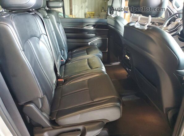 1C4SJSBP7PS557305 2023 JEEP WAGONEER Серебряный Вид задней части салона