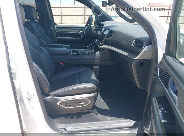 1C4SJSBP8RS158308 2024 JEEP WAGONEER L White Front interior view