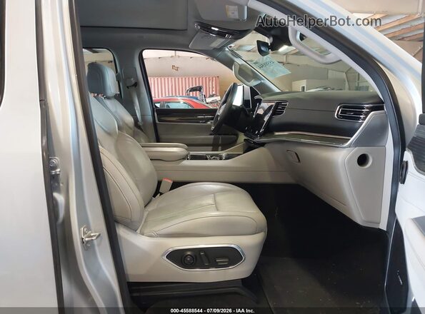 1C4SJUBT2NS115229 2022 JEEP WAGONEER Gray Front interior view