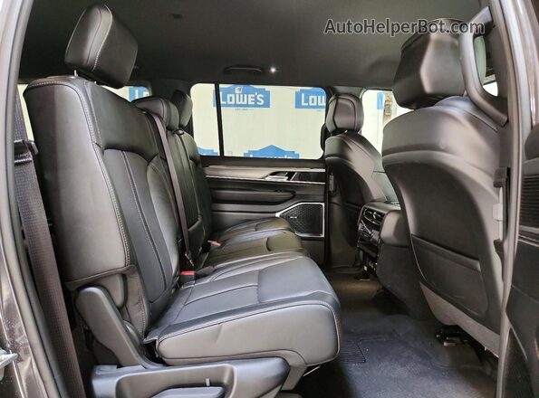 1C4SJVBP7TS161886 2026 JEEP GRAND Gray Widok wnętrza z tyłu