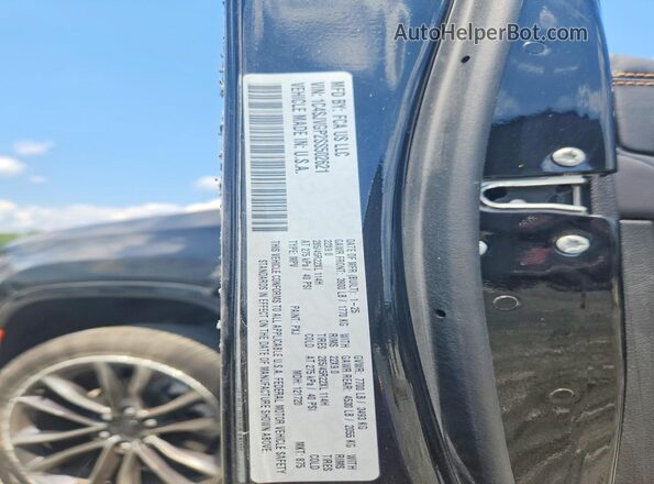 1C4SJVGP2SS502621 2025 JEEP GRAND Black Widok wnętrza 360 stopni