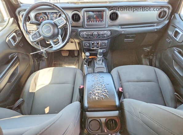 1C6JJTAG7LL108317 2020 JEEP GLADIATOR Черный Вид панели приборов