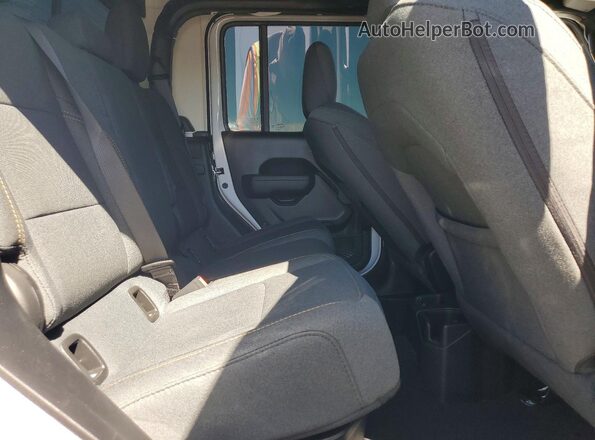 1C6PJTAG5TL163200 2026 JEEP GLADIATOR White Widok tylnych siedzeń