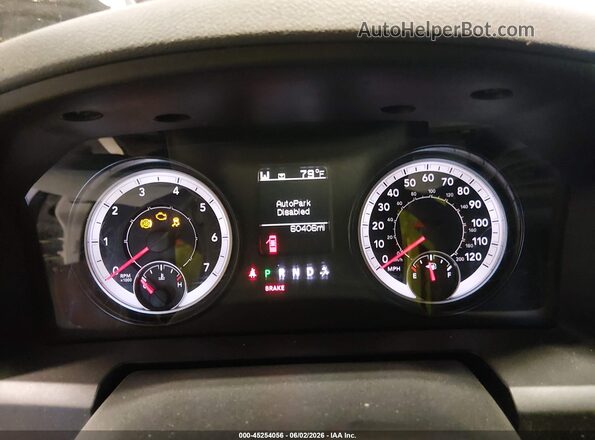 1C6RR6FG0JS290676 2018 RAM 1500 White Widok tylnych siedzeń