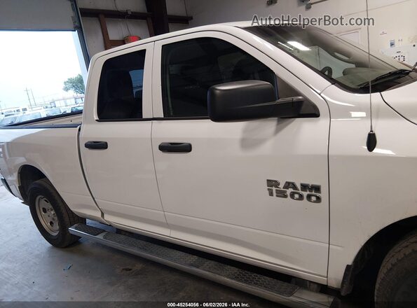 1C6RR6FG0JS290676 2018 RAM 1500 White Widok wnętrza z tyłu
