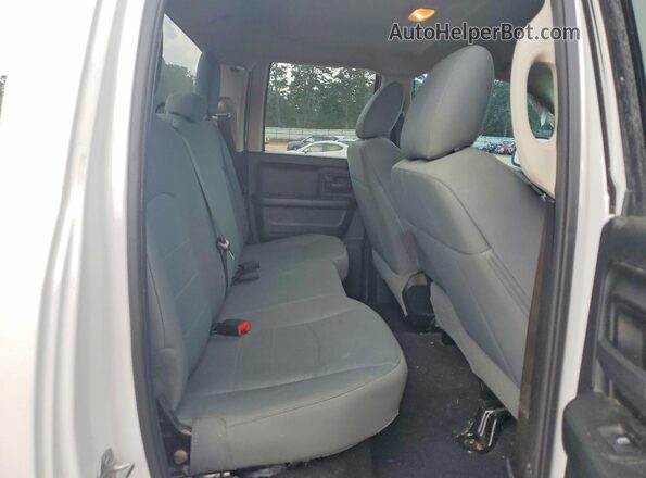 1C6RR6FG0JS299068 2018 RAM 1500 White Widok tylnych siedzeń