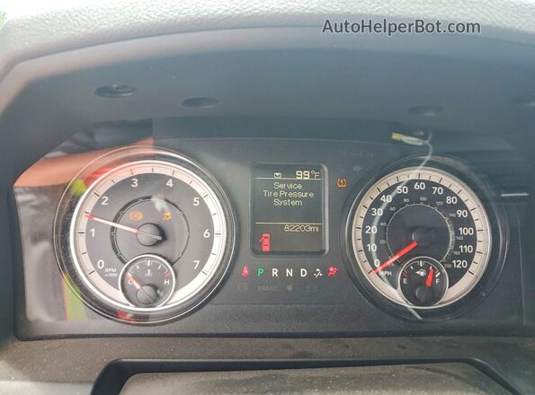 1C6RR6FG0JS299068 2018 RAM 1500 White Widok zestawu wskaźników