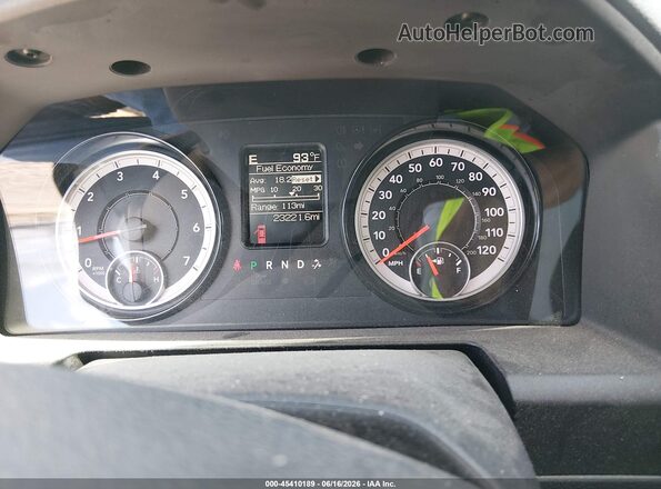 1C6RR6FG0JS303605 2018 RAM 1500 Белый Вид задних сидений