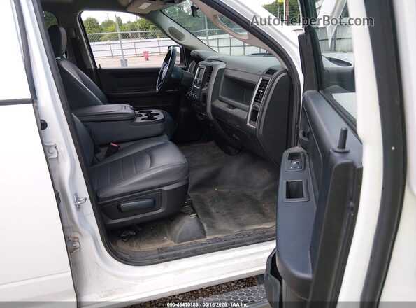 1C6RR6FG0JS303605 2018 RAM 1500 Белый Вид салона спереди