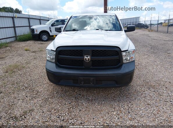 1C6RR6FG0JS303605 2018 RAM 1500 Белый Вид задней части салона