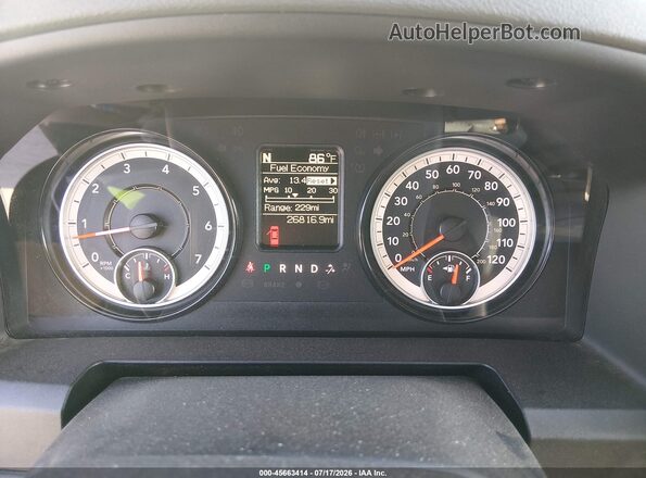 1C6RR6FG0JS324115 2018 RAM 1500 Blue Vista de los asientos traseros