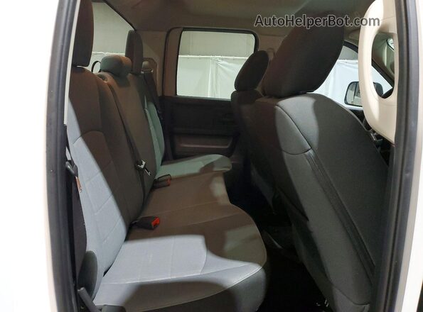 1C6RR6FG0MS503940 2021 RAM 1500 White Widok tylnych siedzeń
