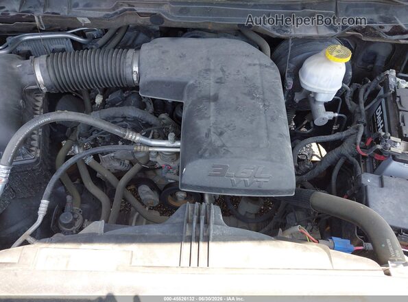 1C6RR6FG1JS296552 2018 RAM 1500 Beige Vista trasera