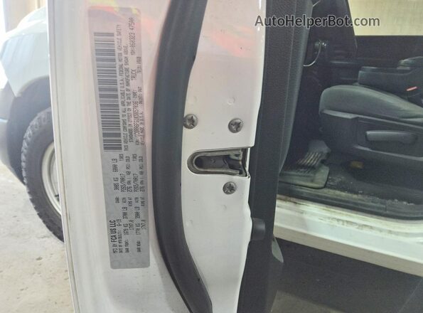 1C6RR6FG1KS657036 2019 RAM 1500 Белый Вид подкапотного пространства