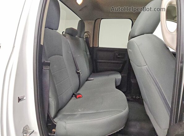 1C6RR6FG2HS622420 2017 RAM 1500 White Vista de los asientos traseros