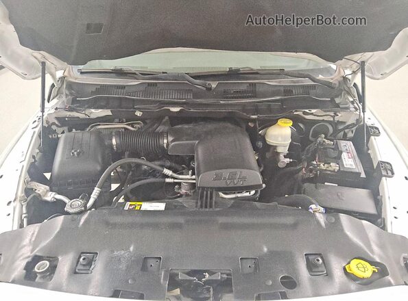 1C6RR6FG2HS622420 2017 RAM 1500 White Vista interior trasera