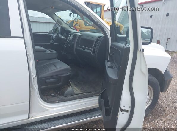 1C6RR6FG2JS303606 2018 RAM 1500 White Սալոնի դիմացի տեսք