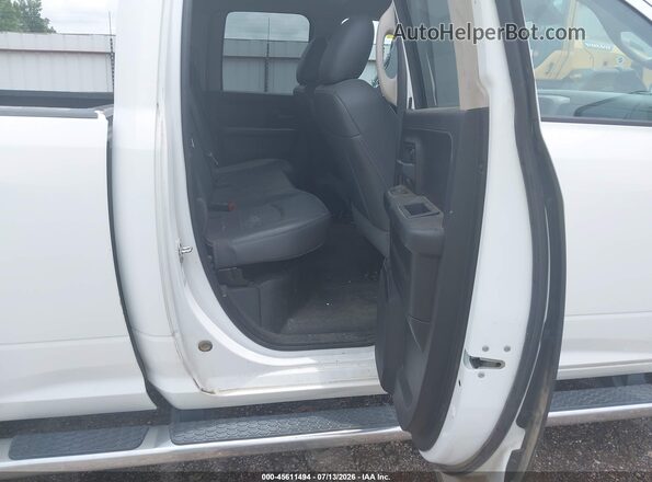 1C6RR6FG2JS303606 2018 RAM 1500 White VIN կոդի պիտակի տեսք