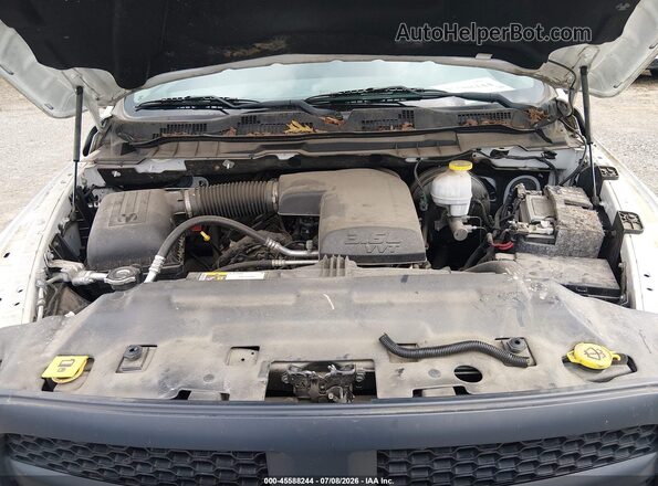 1C6RR6FG3JS303601 2018 RAM 1500 White Հետևի տեսք