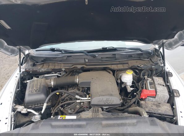 1C6RR6FG3JS322262 2018 RAM 1500 Silver Vista trasera