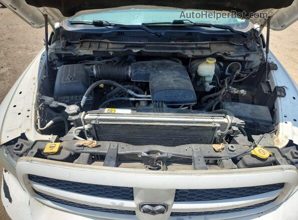 1C6RR6FG4JS201689 2018 RAM 1500 White Rear interior view