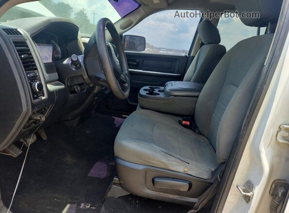 1C6RR6FG4JS201689 2018 RAM 1500 White Front interior view