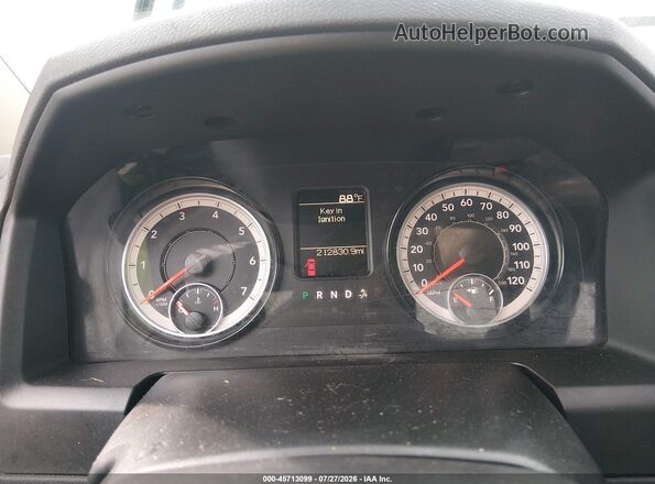1C6RR6FG4JS272410 2018 RAM 1500 Белый Вид задних сидений