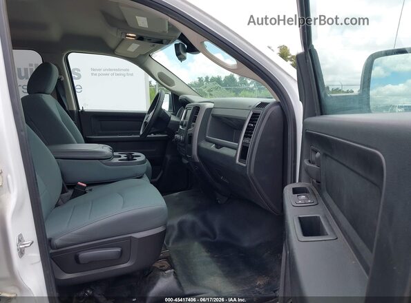 1C6RR6FG5GS325740 2016 RAM 1500 Белый Вид салона спереди