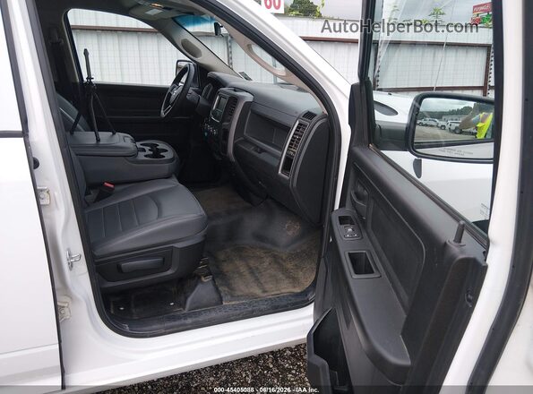 1C6RR6FG6HS614837 2017 RAM 1500 Белый Вид салона спереди