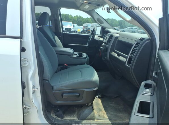 1C6RR6FG6HS835810 2017 RAM 1500 White Widok wnętrza z przodu